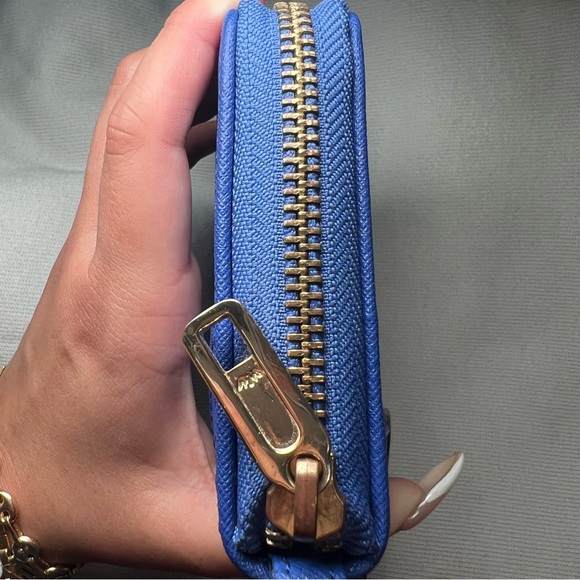 JUICY COUTURE BLUE WALLET/WRISTLET - Picture 3 of 8
